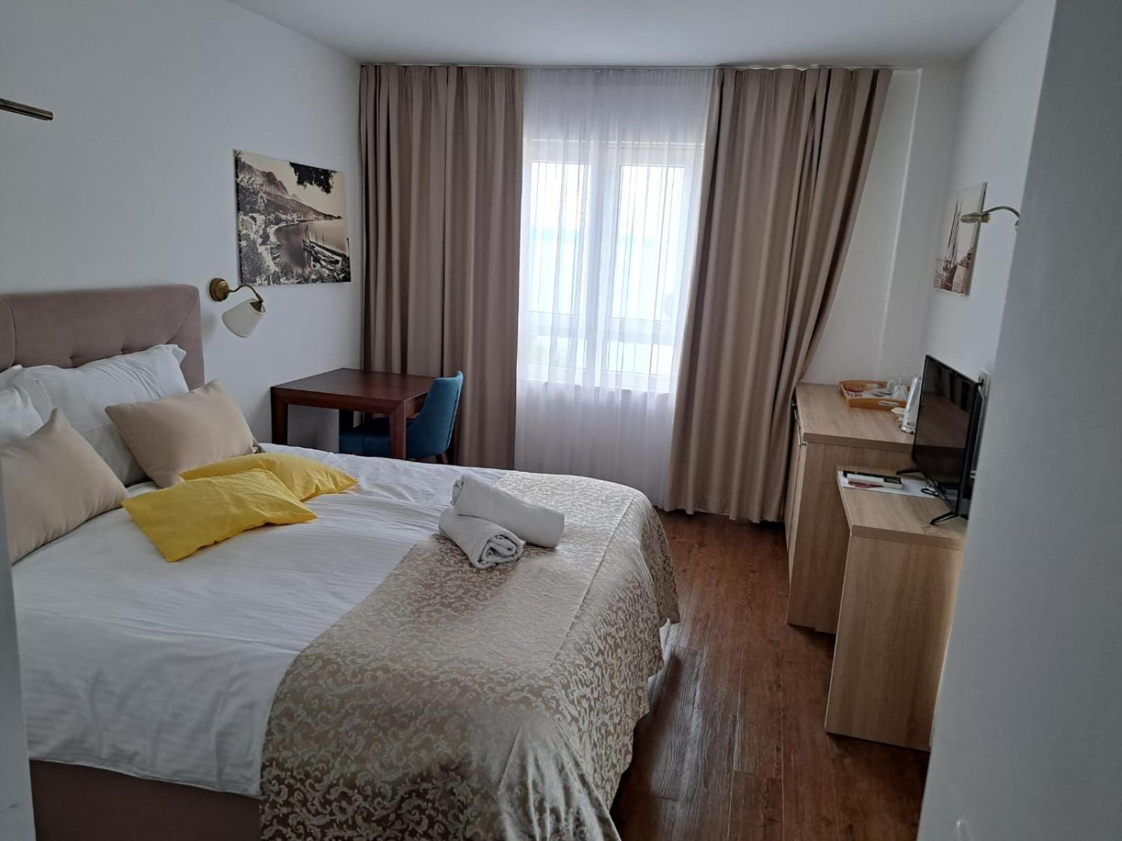 Villa Cascada Podgora Esterno foto